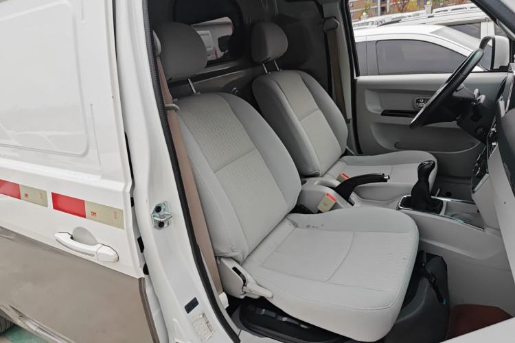 Used Jinbei New Hiace S 2023 1.5L Wealth Edition Van 2/5-Seater Air-Conditioned Model SWC15M Right Front Seat