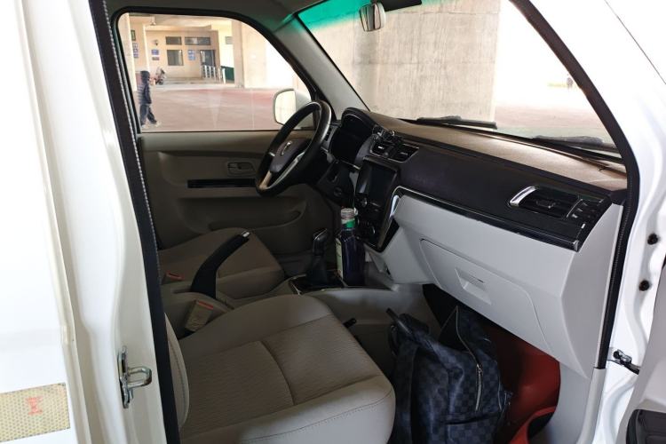Used Jinbei New Hiace S 2023 1.5L Wealth Edition Van 2/5-Seater Non-Air-Conditioned Version SWC15M Right Front Seat