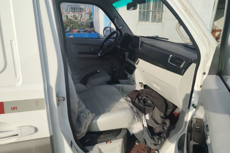 Used Jinbei New Hiace S 2023 1.5L Wealth Edition Van 2/5-Seater Non-Air-Conditioned Version SWC15M Right Front Seat