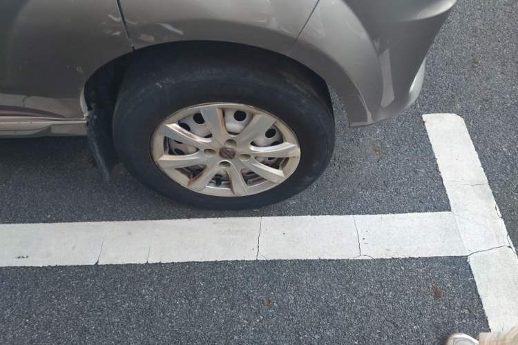 Used Jinbei New Hiace S 2023 1.6L Luxury Cargo Version 2/5-Seater SWD16M Right Front Wheel Hub