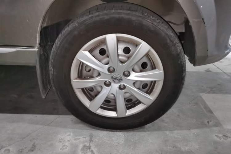 Used Jinbei New Hiace S 2023 1.5L Wealth Edition Van 2/5-Seater Air-Conditioned Model SWC15M Right Front Wheel Hub
