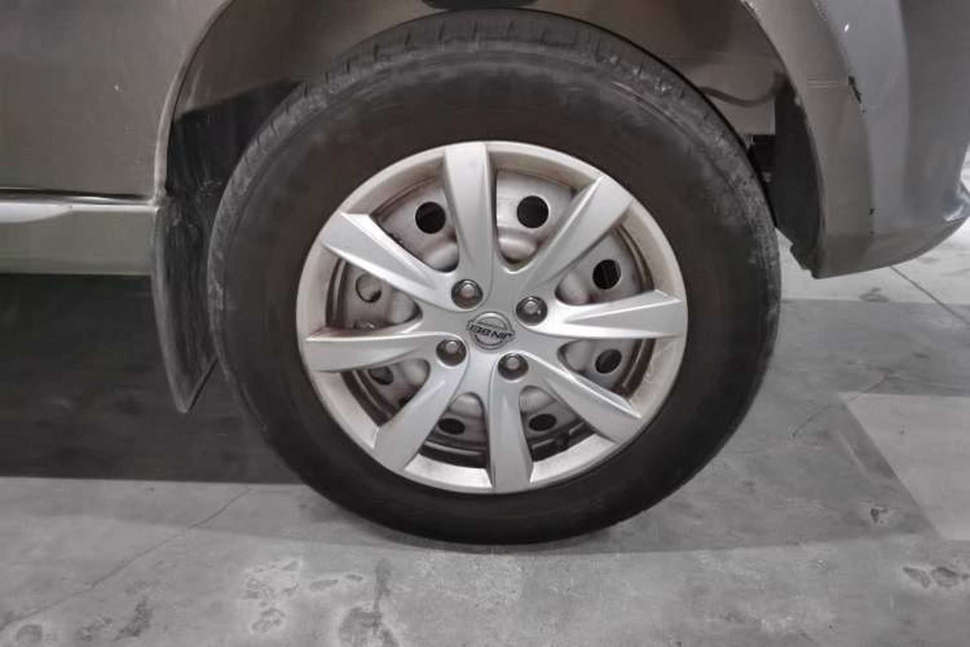 Used Jinbei New Hiace S 2023 1.5L Wealth Edition Van 2/5-Seater Air-Conditioned Model SWC15M Right Front Wheel Hub
