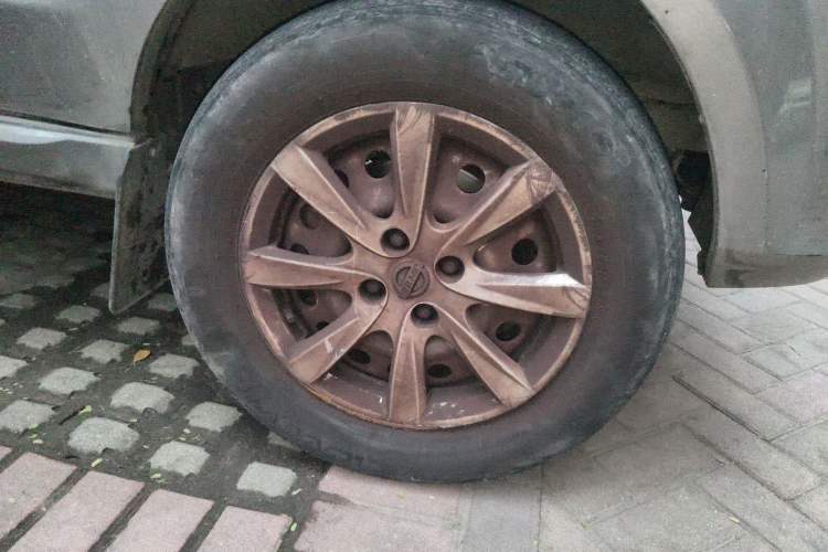 Used Jinbei New Hiace S 2023 1.5L Wealth Edition Passenger Van 5/6/7-Seater Non-Air-Conditioned Version SWC15M Right Front Wheel Hub