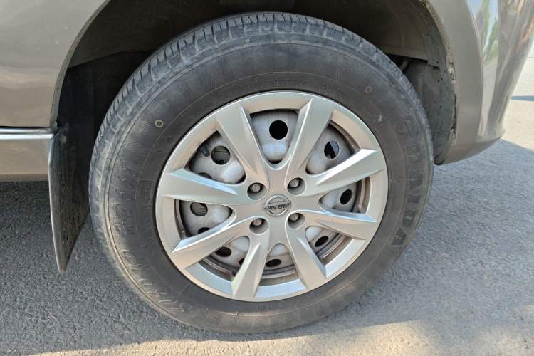 Used Jinbei New Hiace S 2023 1.5L Wealth Edition Passenger Van 5/6/7-Seater Central Air Conditioning Version SWC15M Right Front Wheel Hub