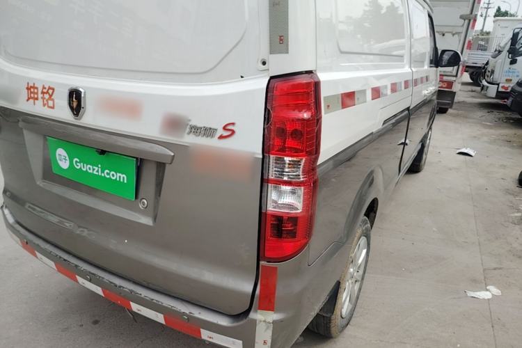 Used Jinbei New Hiace S 2023 1.5L Wealth Edition Van 2/5-Seater Non-Air-Conditioned Version SWC15M Right Rear Taillight