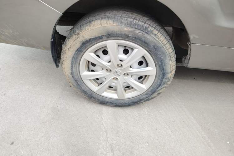 Used Jinbei New Hiace S 2023 1.5L Wealth Edition Van 2/5-Seater Non-Air-Conditioned Version SWC15M Right Rear Wheel Hub