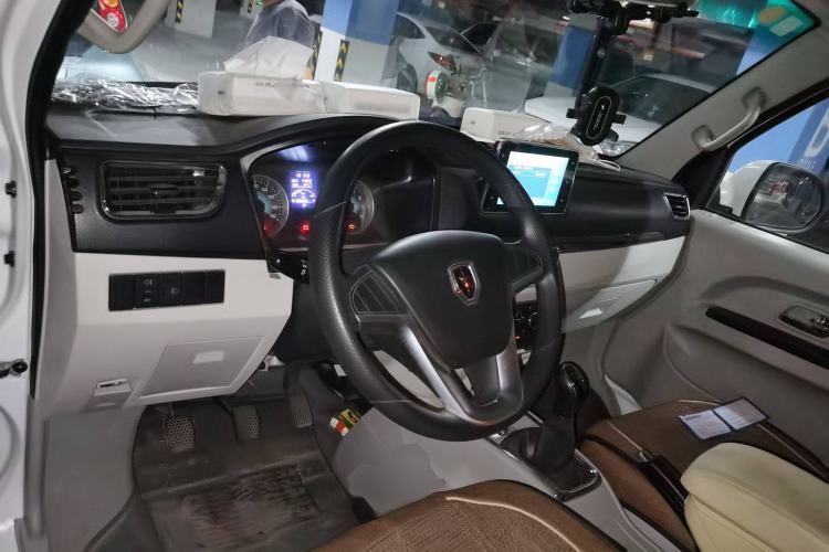 Used Jinbei New Hiace S 2023 1.5L Wealth Edition Van 2/5-Seater Air-Conditioned Model SWC15M Steering Wheel