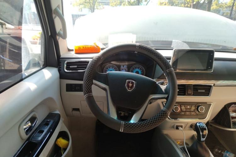 Used Jinbei New Hiace S 2023 1.5L Wealth Edition Passenger Van 5/6/7-Seater Central Air Conditioning Version SWC15M Steering Wheel