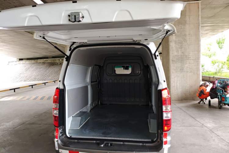 Used Jinbei New Hiace S 2023 1.5L Wealth Edition Van 2/5-Seater Non-Air-Conditioned Version SWC15M Trunk