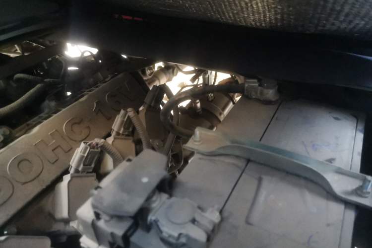 Used Jinbei New Hiace S  Engine Bay Left
