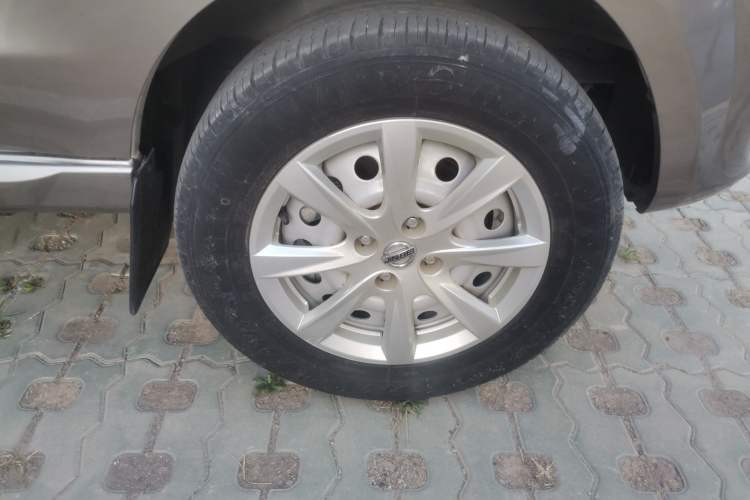 Used Jinbei New Hiace S  Right Front Wheel Hub