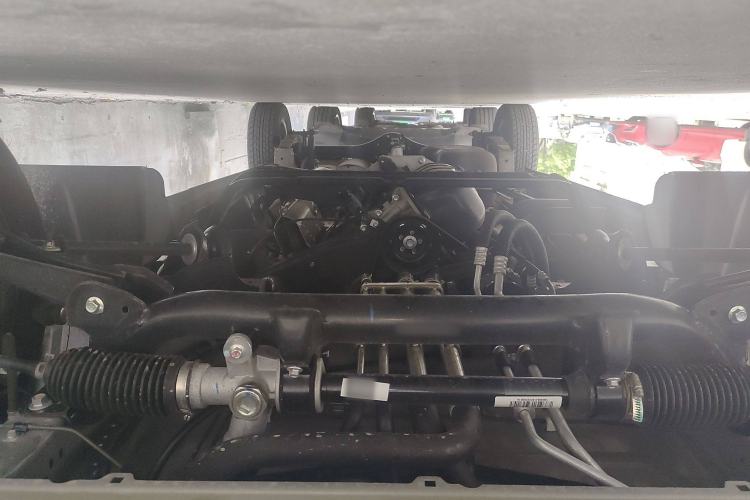 Used Jinbei New Hiace X30L 2023 1.5L Super Enjoyment Van 2/5 Seats Non-Air-Conditioned Version SWC15M Chassis Front