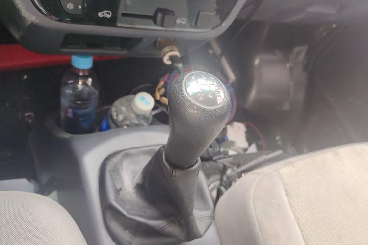 Used Jinbei New Hiace X30L 2023 1.5L Super Enjoyment Van 2/5 Seats Non-Air-Conditioned Version SWC15M Gear Lever