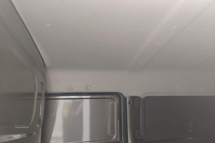 Used Jinbei New Hiace X30L 2023 1.5L Super Enjoyment Van 2/5 Seats Non-Air-Conditioned Version SWC15M Headliner