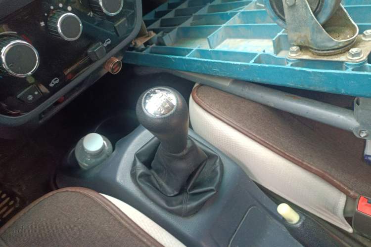 Used Jinbei New Hiace X30L 2021 1.5L Wealth Van Non-Air-Conditioned Version China VI Standard SWC15M Gear Lever