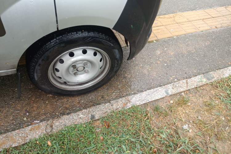 Used Jinbei New Hiace X30L 2021 1.5L Wealth Van Non-Air-Conditioned Version China VI Standard SWC15M Right Front Wheel Hub