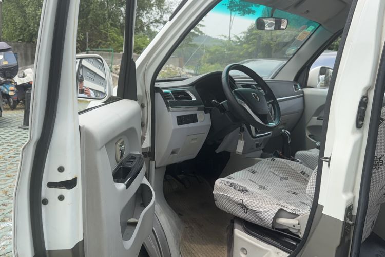 Used Jinbei New Hiace X30L 2016 1.5L Wealth Edition DLCG14 Driver Seat