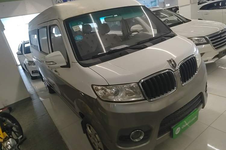 Used Jinbei New Hiace X30L 2016 1.5L Wealth Edition DLCG14 Front Right 45 Deg