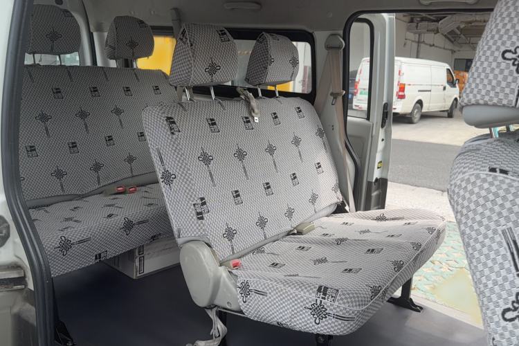 Used Jinbei New Hiace X30L 2016 1.5L Wealth Edition DLCG14 Interior 4