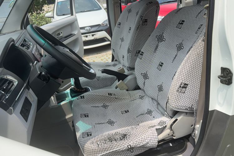 Used Jinbei New Hiace X30L 2016 1.5L Wealth Edition DLCG14 Left Front Seat