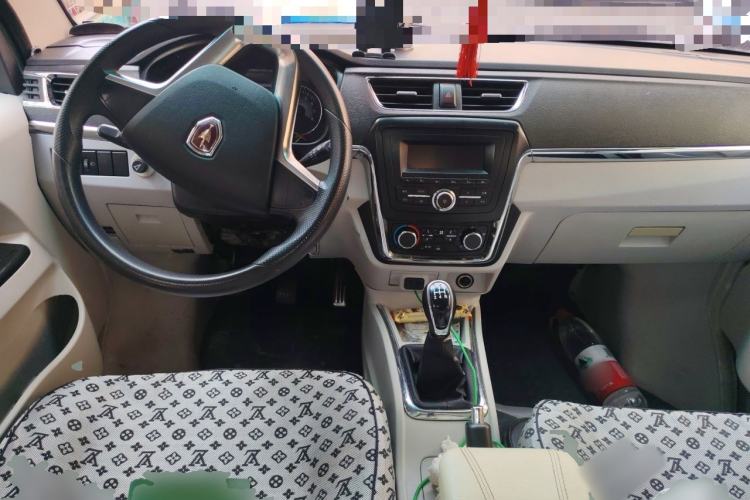 Used Jinbei New Hiace X30L 2016 1.5L Wealth Edition Natural Gas DLCG14 Center Console