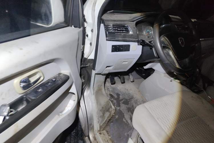 Used Jinbei New Hiace X30L 2016 1.5L Wealth Edition DLCG14 Driver Seat