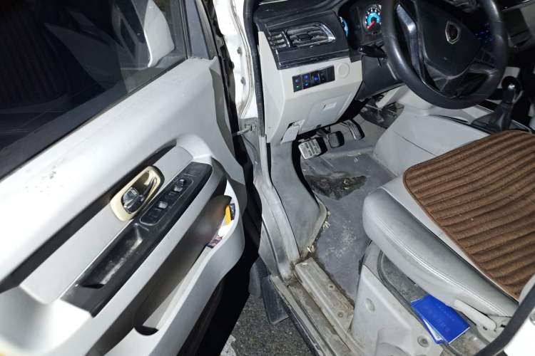 Used Jinbei New Hiace X30L 2016 1.3L Wealth Edition Van DLCG12 Driver Seat
