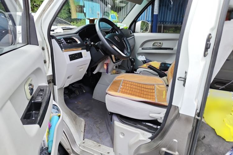 Used Jinbei New Hiace X30L 2016 1.5L Wealth Edition DLCG14 Driver Seat