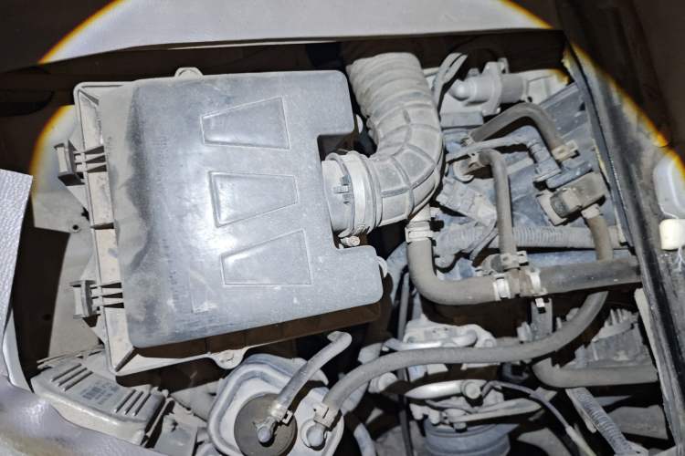 Used Jinbei New Hiace X30L 2016 1.3L Wealth Edition Van DLCG12 Engine Bay