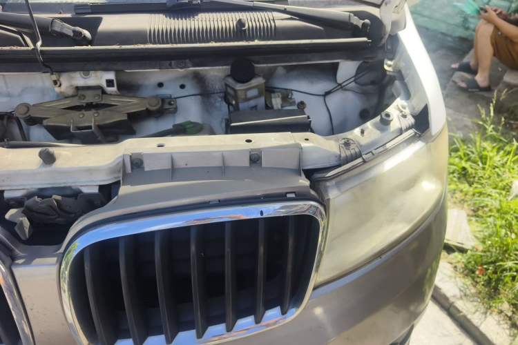 Used Jinbei New Hiace X30L 2016 1.3L Wealth Edition Van DLCG12 Engine Bay Left