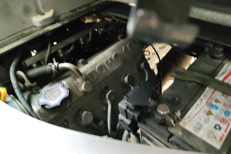 Used Jinbei New Hiace X30L 2016 1.3L Wealth Edition DLCG12 Engine Bay Left