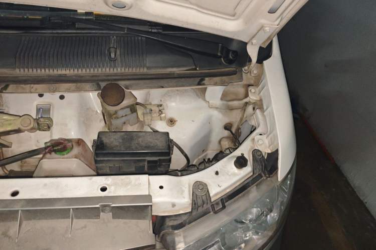 Used Jinbei New Hiace X30L 2016 1.5L Business Edition DLCG14 Engine Bay Left