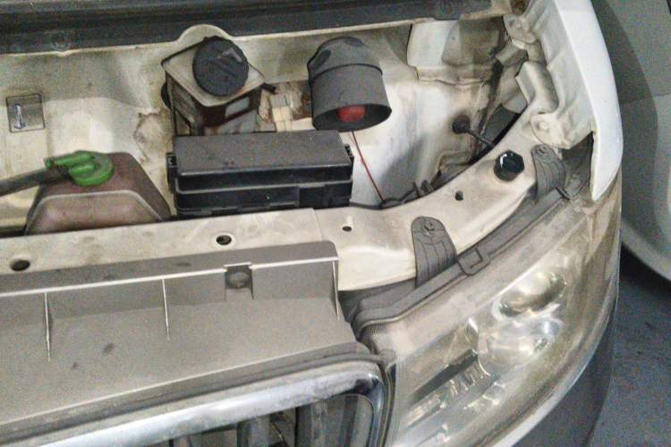 Used Jinbei New Hiace X30L 2016 1.5L Wealth Edition Van DLCG14 Engine Bay Left