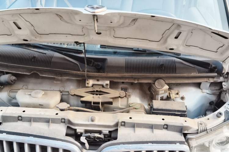 Used Jinbei New Hiace X30L 2016 1.5L Wealth Edition DLCG14 Engine Bay