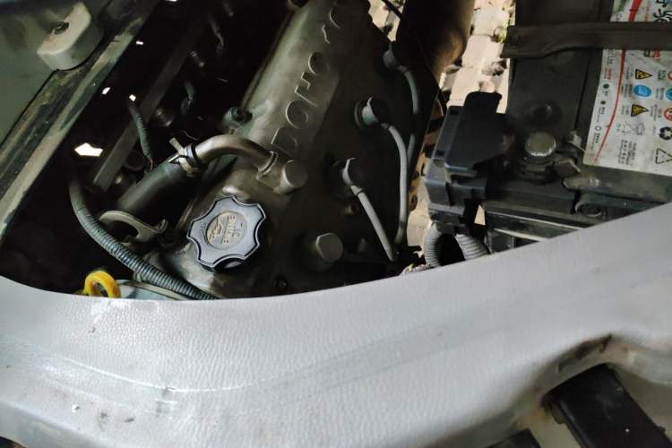 Used Jinbei New Hiace X30L 2016 1.3L Wealth Edition DLCG12 Engine Bay Right