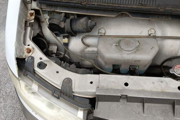 Used Jinbei New Hiace X30L 2016 1.5L Business Edition DLCG14 Engine Bay Right