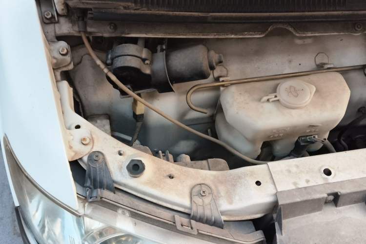 Used Jinbei New Hiace X30L 2016 1.5L Wealth Edition DLCG14 Engine Bay Right