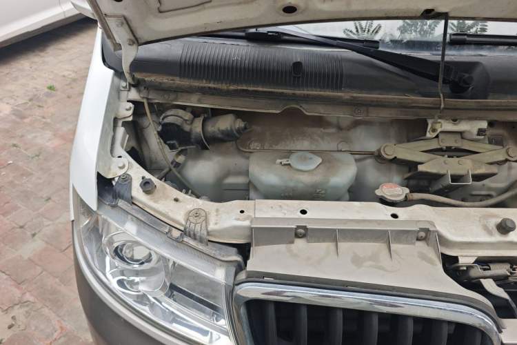 Used Jinbei New Hiace X30L 2016 1.3L Wealth Edition DLCG12 Engine Bay Right