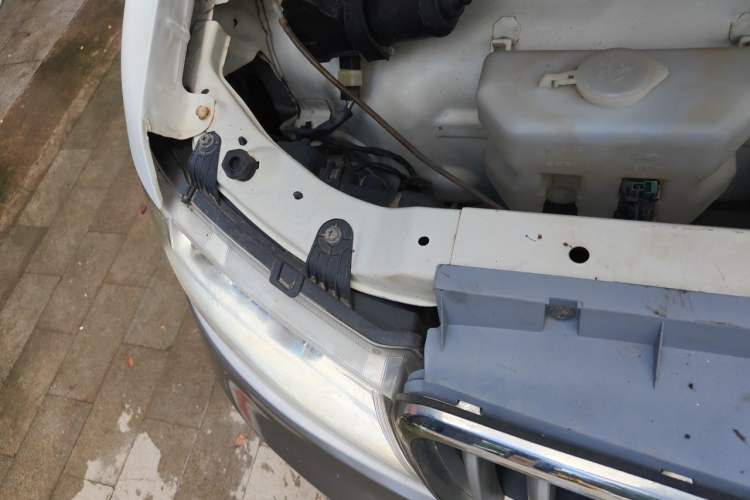 Used Jinbei New Hiace X30L 2016 1.3L Wealth Edition DLCG12 Engine Bay Right