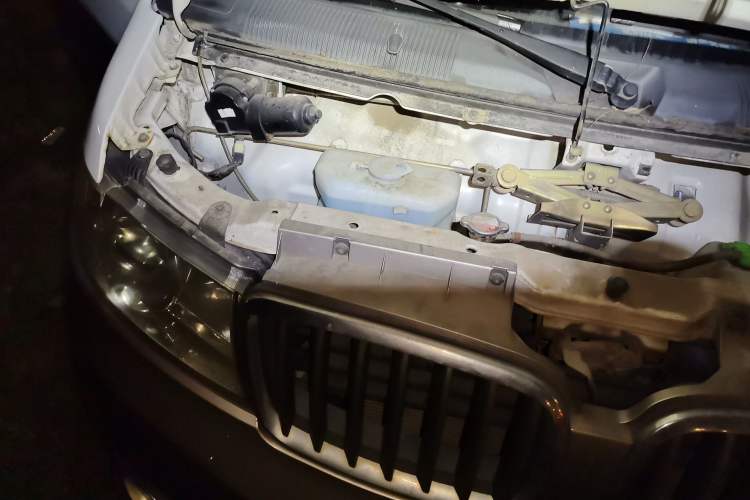 Used Jinbei New Hiace X30L 2016 1.5L Wealth Edition DLCG14 Engine Bay Right