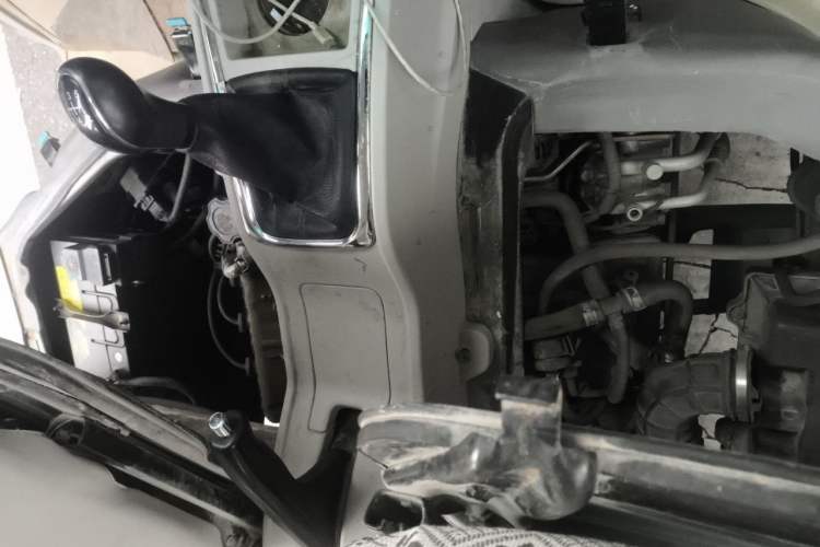 Used Jinbei New Hiace X30L 2016 1.5L Wealth Edition DLCG14 Engine Bay