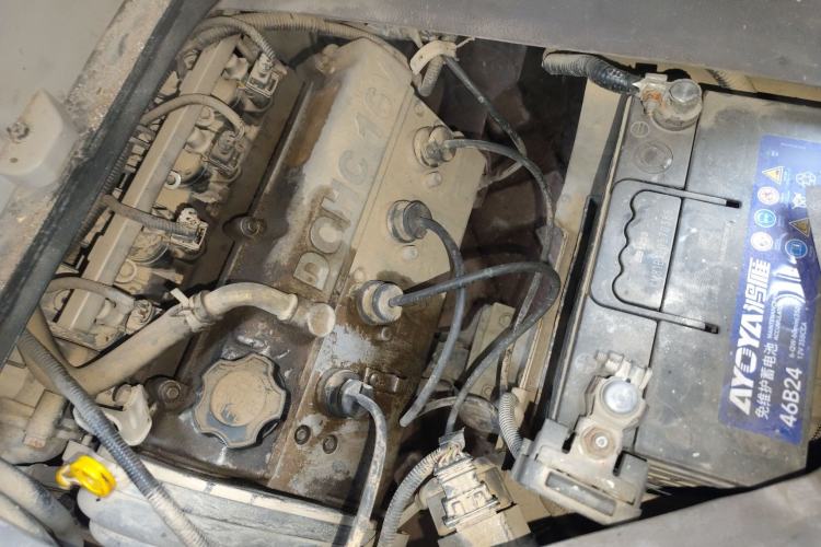 Used Jinbei New Hiace X30L 2016 1.5L Wealth Edition DLCG14 Engine Bay