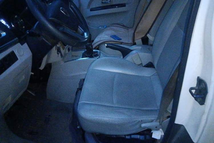 Used Jinbei New Hiace X30L 2016 1.5L Business Edition DLCG14 Left Front Seat