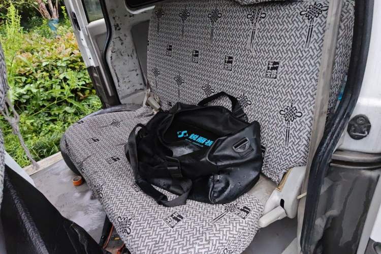 Used Jinbei New Hiace X30L 2016 1.5L Wealth Edition DLCG14 Left Rear Seat