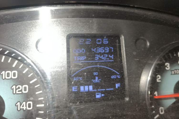 Used Jinbei New Hiace X30L 2016 1.5L Wealth Edition DLCG14 Odometer Close Up