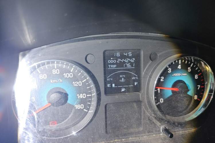 Used Jinbei New Hiace X30L 2016 1.3L Wealth Edition Van DLCG12 Odometer Close Up