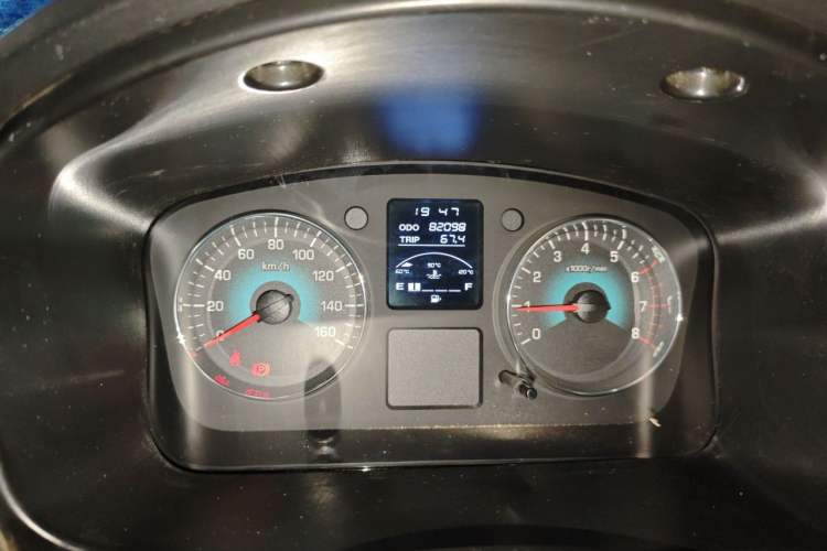 Used Jinbei New Hiace X30L 2016 1.5L Wealth Edition DLCG14 Odometer Close Up