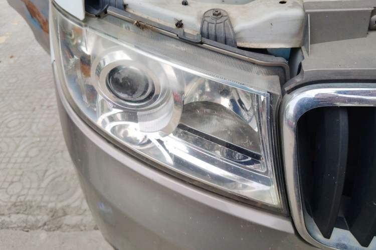 Used Jinbei New Hiace X30L 2016 1.5L Wealth Edition Van DLCG14 Right Front Headlight