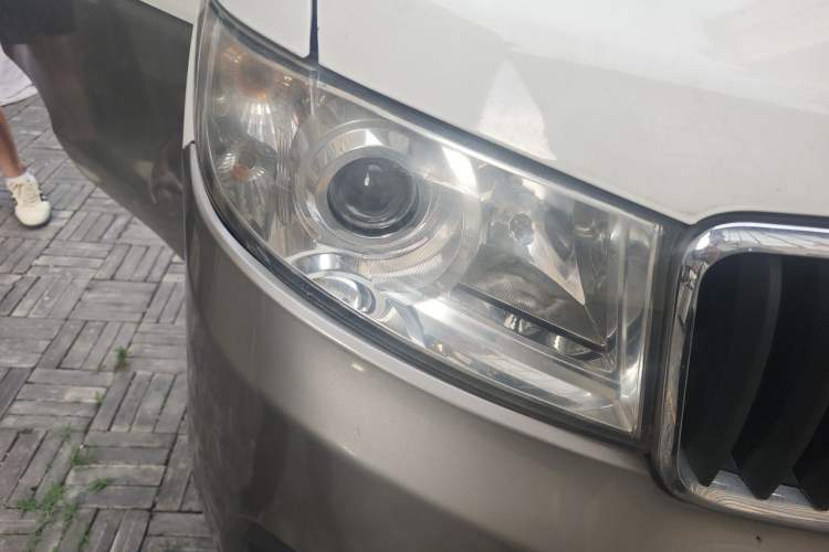 Used Jinbei New Hiace X30L 2016 1.3L Wealth Edition Van DLCG12 Right Front Headlight