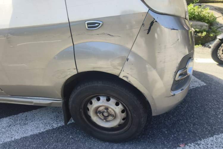 Used Jinbei New Hiace X30L 2016 1.3L Wealth Edition Van DLCG12 Right Front Wheel Hub